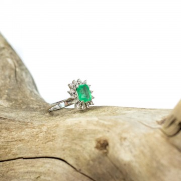 Anello fiore smeraldo e diamanti 1970
